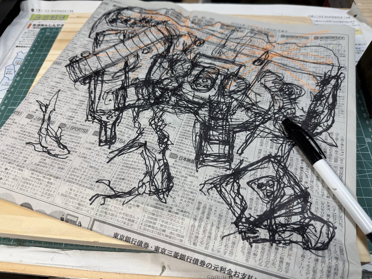 WildRiverArakaw's tweet photo. ボトムズ模型総合演習用:円形劇場作り方

台座を回転させても脳内3D画像が追随してきたので、上部から見たMAP図を書き上げます
大体のアイテム配置をイメージして

ポイントは、白い紙でなく、新聞紙にマジックで書くこと。
白い紙だと構えてしまい描きづらいので。

#2026ダイビングビートル円形劇場 https://t.co/hvqvqUjgIA