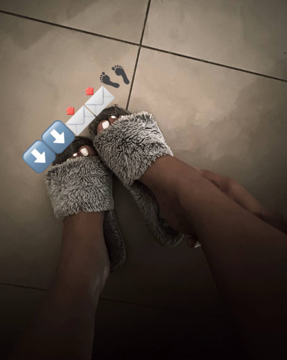 chanel9p's tweet photo. i want moneyslave serious or not, time wasters who ask me to buy gift cards are scams, only serious ones, come on, I will send you exclusive content, little surprises!!

#feetfetısh #feetlover #footfetısh #piedi #feticisti #moneyslave #padrona #piediita https://t.co/iQojhmHIgS