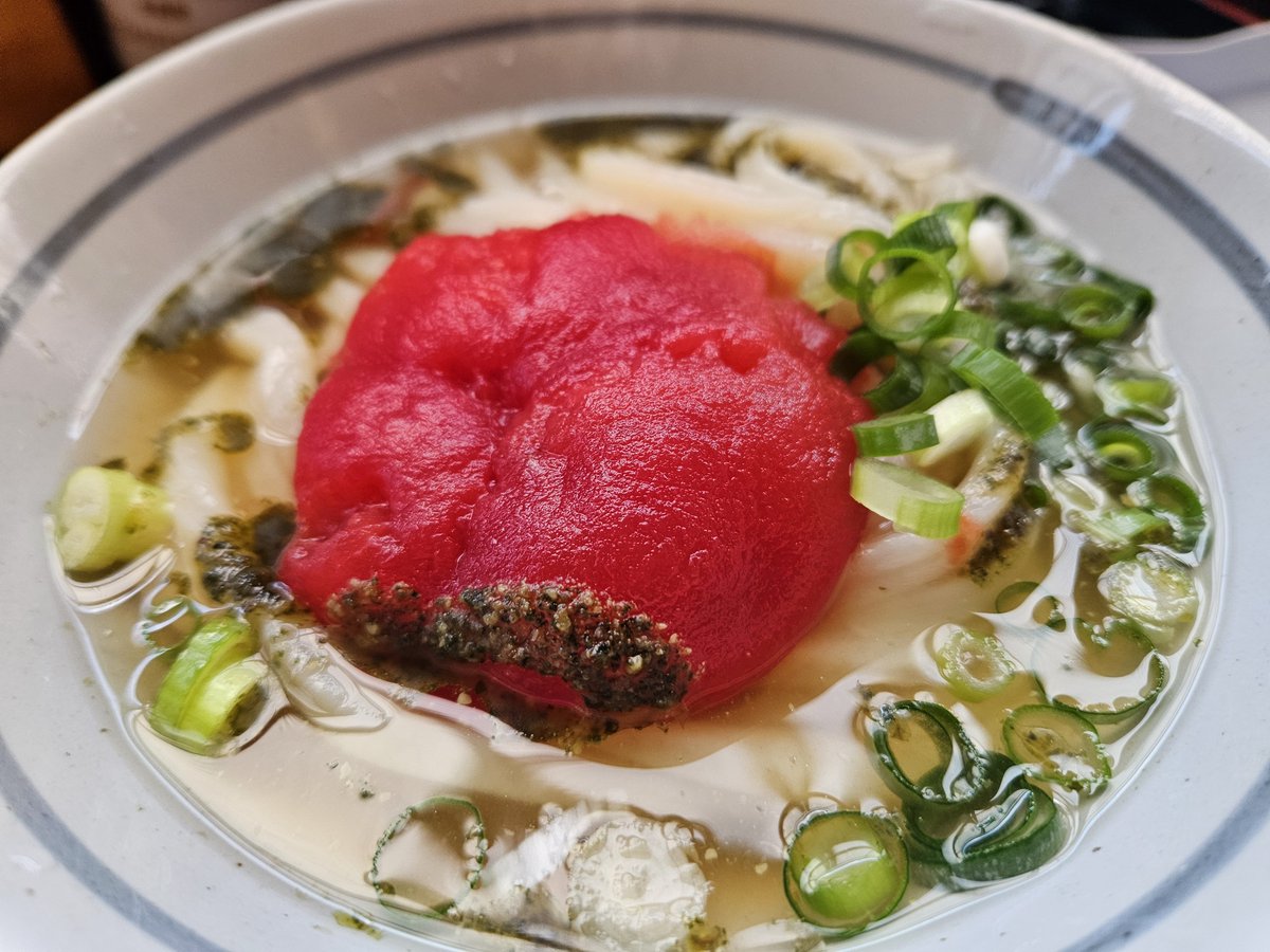 mugu215's tweet photo. 高松　手打ちうどん 清水屋
まるごとトマトうどん🍅
味変 レモン🍋&amp;ブラックペッパー
#手打ちうどん清水屋
#ヤグタウン
#讃岐うどん https://t.co/5cmxwCnUYW