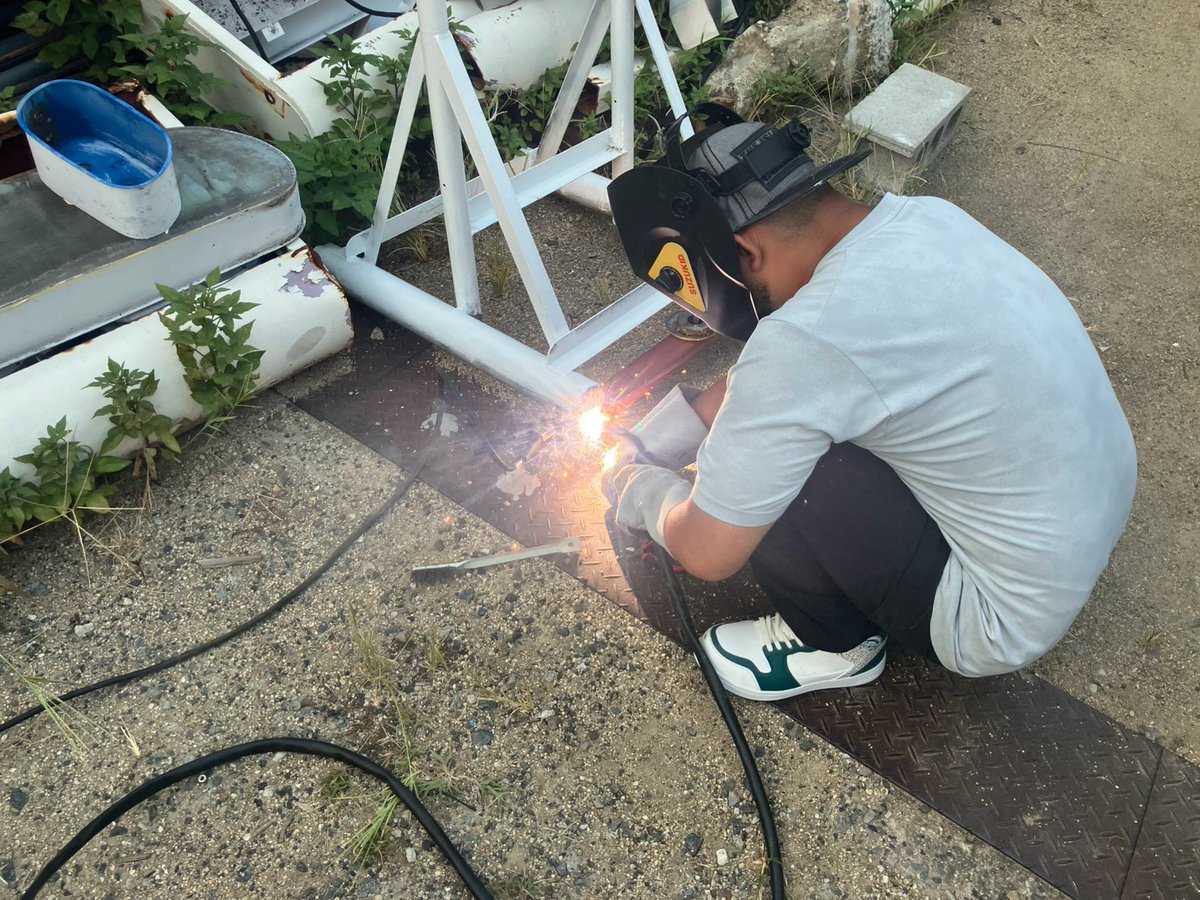 arisunkobo_kb's tweet photo. キリスト教会さんから看板のご依頼を頂きました！
壁面看板は名前が定期的に変わるので、交換が簡単に出来る様に差し込み式をご提案しました！
スタンド看板も劣化していたので表示面交換と補強、動かしやすい様にキャスターを溶接して塗装します

#岡山 #倉敷 #看板 #シール #デザイン #ありsun工房 https://t.co/McQ1l2cEei