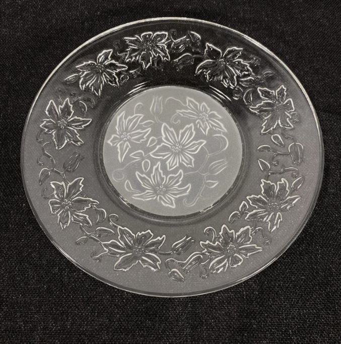 mavess301's tweet photo. Set of 4 Vintage Frosted Floral Glass Salad Plates 8.25” Embossed Vine Pattern
#VintageGlassware #SaladPlates #FrostedGlass #FloralDinnerware #MidCenturyModern #PressedGlass #VintageTableware #EleganceAtHome #CollectibleGlass https://t.co/1d2YtKR7Ik