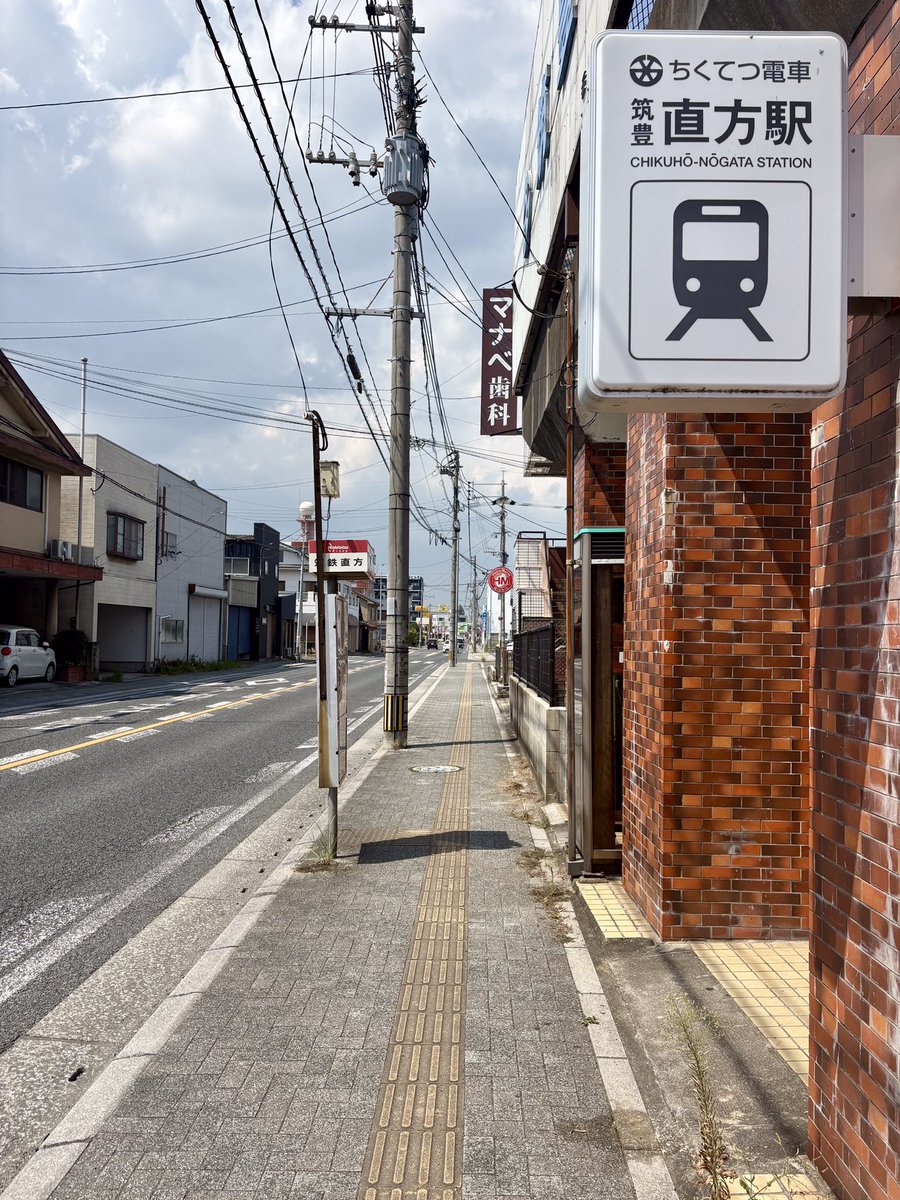 nogata_city's tweet photo. 新しいデザインマンホールを設置✨
直方市ふるさと応援大使の、切り絵クリエイターKENさんの作品を使用した第2弾🎶
今回はユリとねこを描いた「夏バージョン」🐈🌼
📍筑豊電気鉄道「筑豊直方駅」前
ぜひ探してみてください🎶
#直方 #のおがた #デザインマンホール #切り絵クリエイターKEN https://t.co/i9Vgijo4Lu