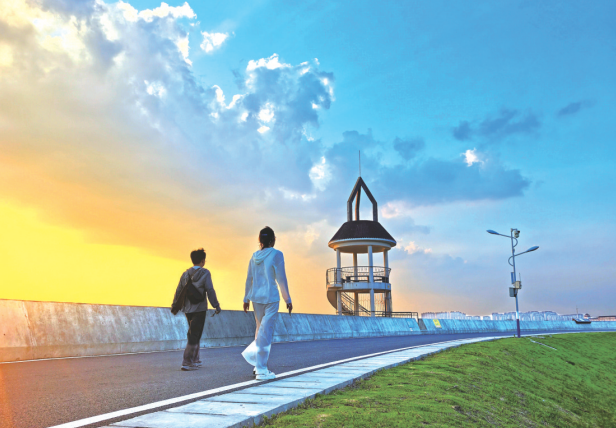Meihao_Chuzhou's tweet photo. Meet Chuzhou: A City on the Move
EP.05 A City Growing Green
Mountains and rivers, forests and wetlands, photovoltaics and green industries…
In Chuzhou, the city is exploring a new balance between urban development and ecological protection.
From ecological restoration in Langya Mountain and wetland conservation to the development of green industries, green development is becoming an integral part of the city's growth.
#CharmingChuzhou #醉美滁州 #DiscoverChuzhou #ProsperousChina #GreenChina2030