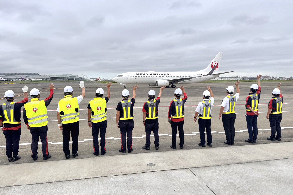 ikarosairline's tweet photo. 羽田空港第1ターミナル北サテライト施設が本日より供用開始！ 初便はJAL565便女満別行き（ボーイング737-800、JA314J）。26番ゲートから出発しました。
なお、同ゲートのみエアバスA350-900にも対応しています。 https://t.co/SKRHThlCHu