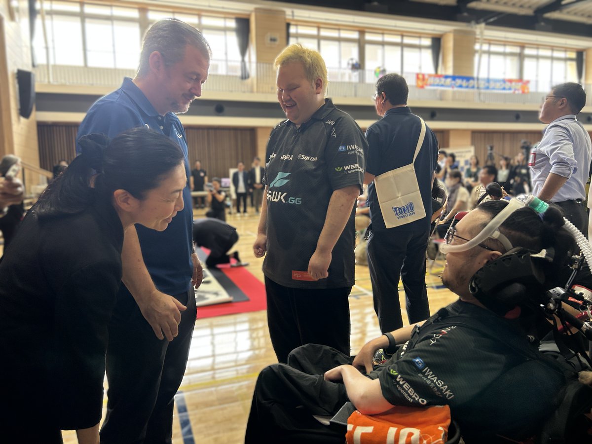 sports_tokyo's tweet photo. ＼共生社会の実現へ／
8月30日にパラeスポーツプレーヤーの #Jeni さん #NAOYA さんと、#NOモーション。さんによるエキシビションマッチを実施🔥
 #IPC パーソンズ会長から感動の声✨
eスポーツは、障害の有無や年齢、性別にかかわらず、誰もが対等な立場で競い合えます‼️
東京2020 #パラリンピック https://t.co/Oq68hWhnoU