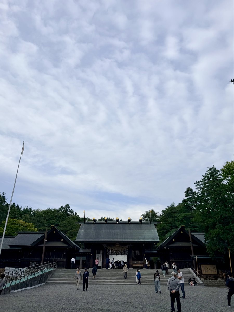 onaisyona's tweet photo. おはようございます

令和八年九月一日
北海道神宮
開門にあわせ参拝しました

個人的に
八月は試練でした

改めて
月替わりは
心に節目を持てる
良い機会だな、と

長月
時の歩みが長いことを願い

立て直し
また一歩でも半歩でも
進まなきゃ

みなさん
良い一日を
そして
良いひと月となりますように https://t.co/CAp6PLQ7wJ