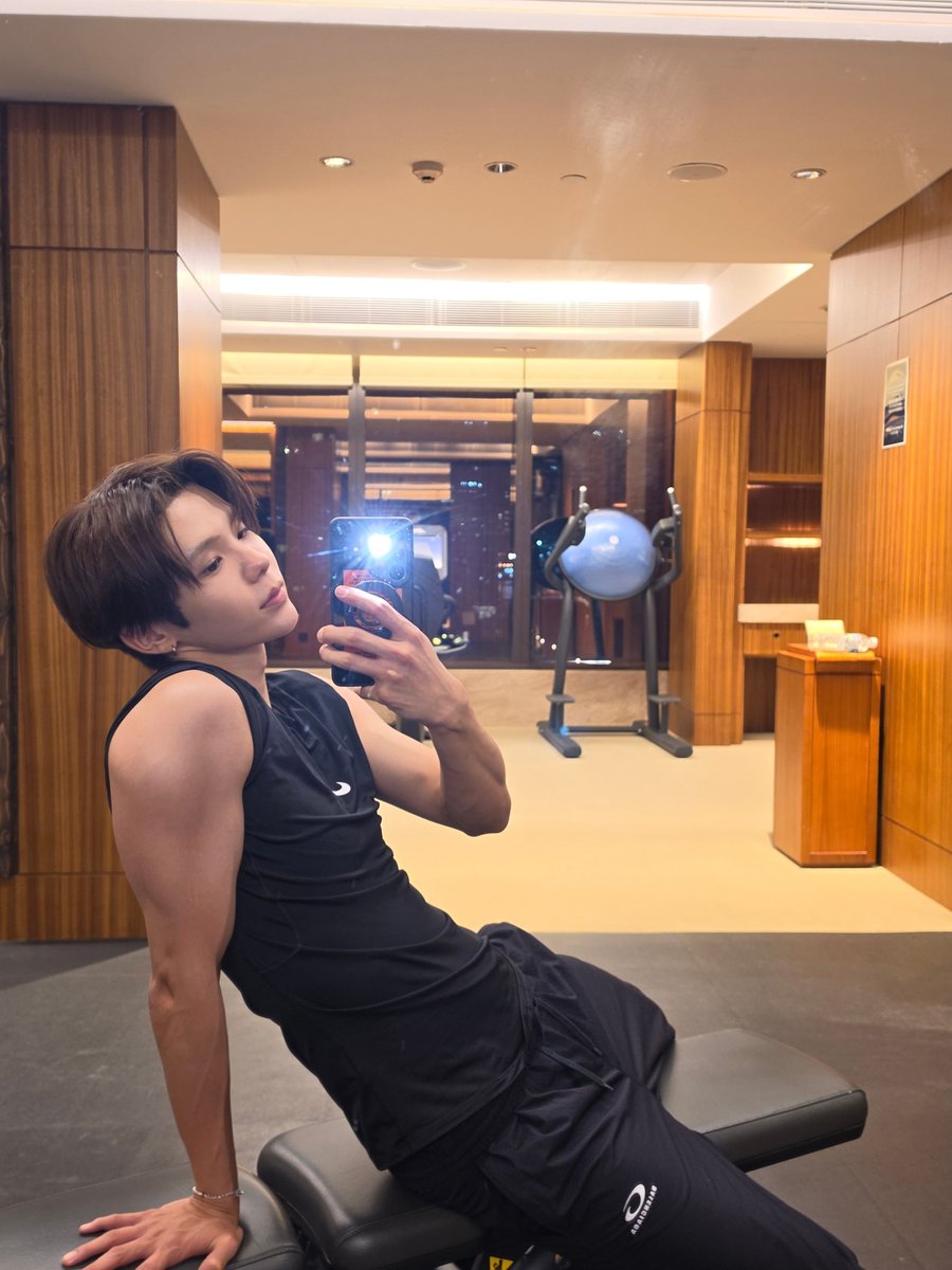 loveshotarong's tweet photo. 여자 무서운 줄 모르시고... https://t.co/EUUJCONcuZ