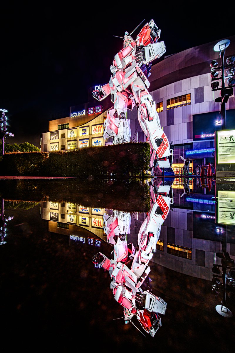 haskap1017's tweet photo. ユニコーンガンダムと花火を追いかけた8月でした！
#8月を写真4枚で振り返る https://t.co/1OPXlLRkAa