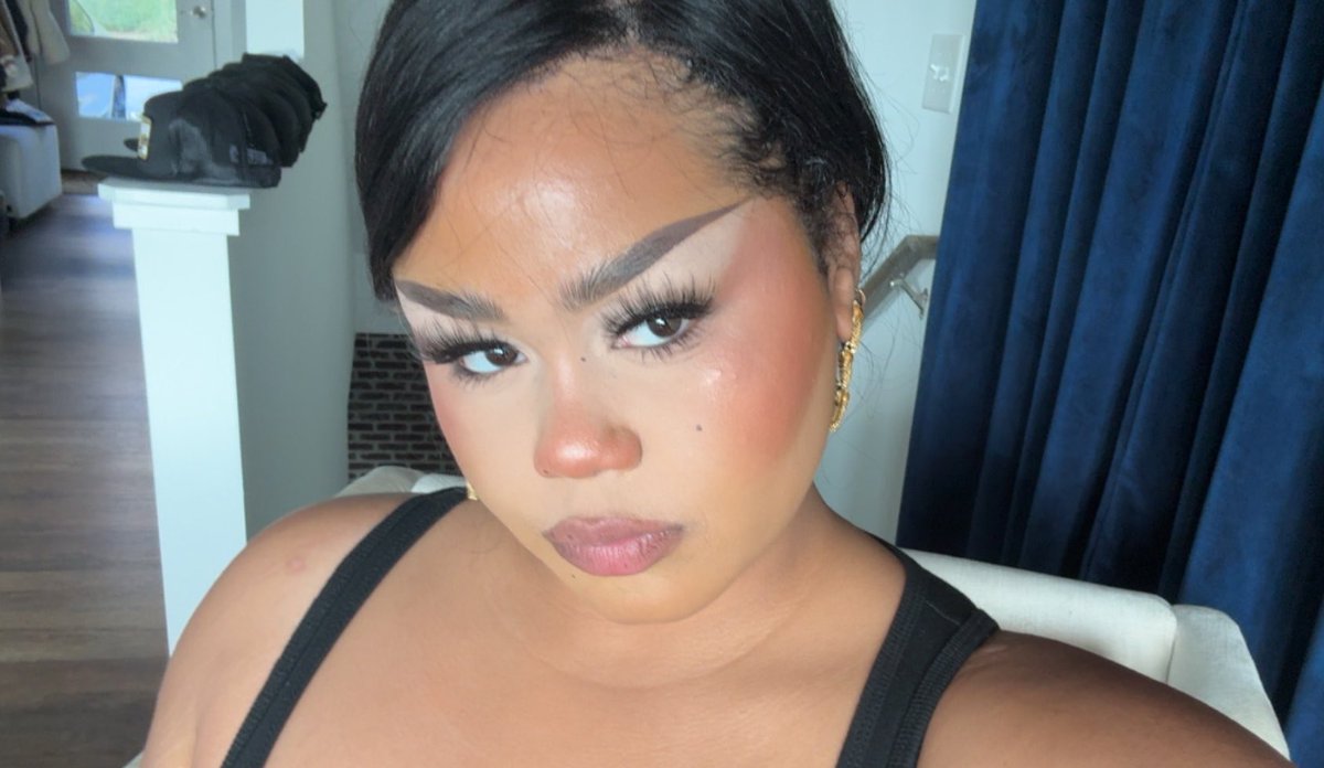 santaldoll's tweet photo. also the tirtir mask fit setting spray in LAYERS. And you can layer powders on top of it. It’s breathable and not stiff like the L’Oréal or One Size sprays. I sweat through this makeup 4 times today in 95 degree weather and I have hyperhydrosis https://t.co/ur0YYe0Bdm