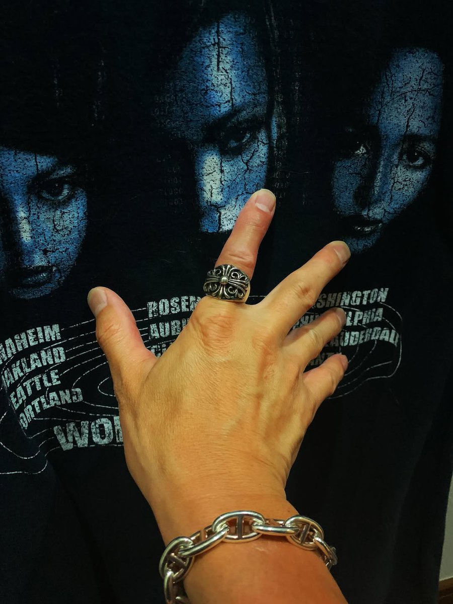 JuniorDepnrnf's tweet photo. When you start wearing lighter clothes, it’s time for your go-to silver accessories. https://t.co/9eh3CIVnly
