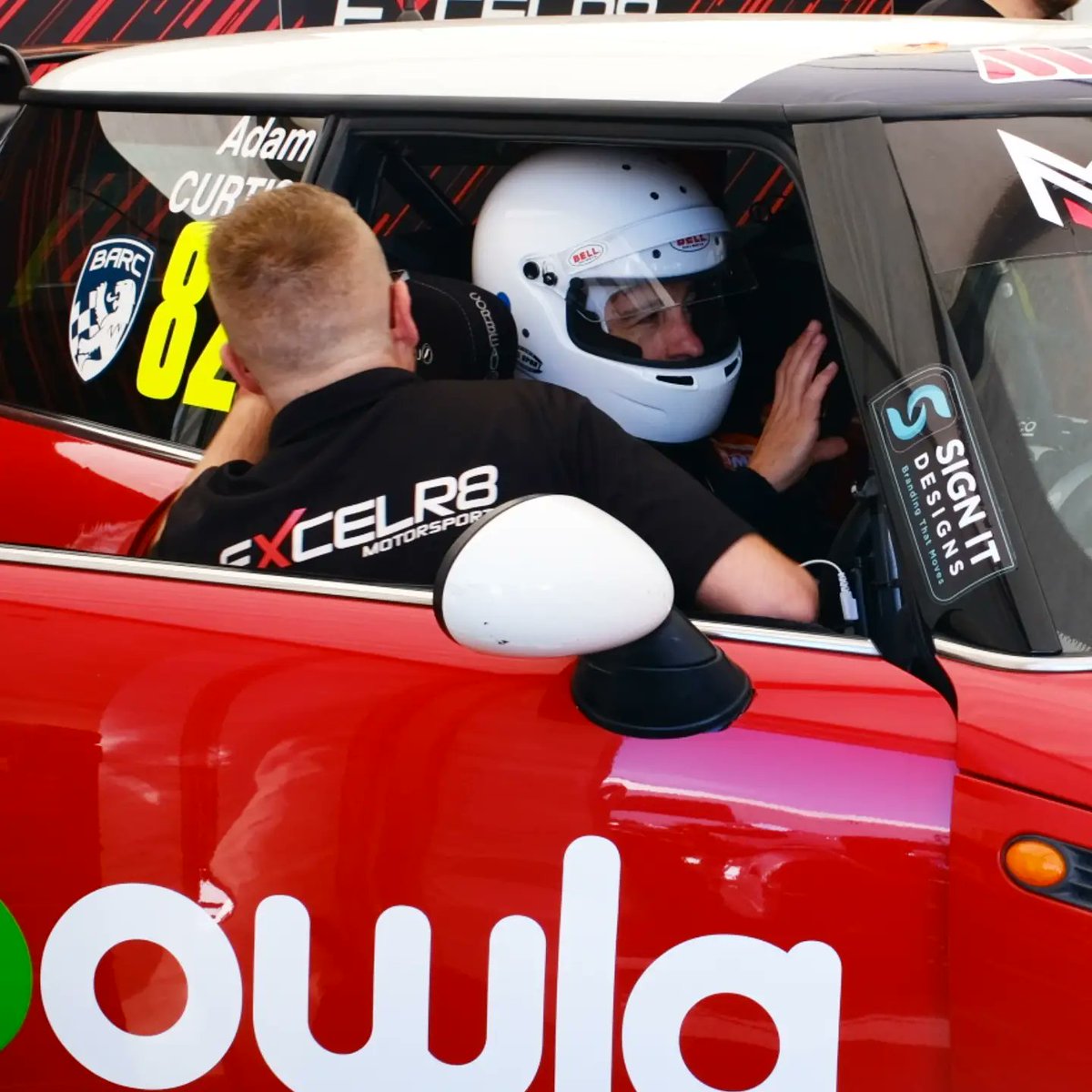 LanceCharll3's tweet photo. Mini Challenge Round 4 at Thruxton: Qualifying was intense, with both the car and me overheating. The engine needed replacing before race 1. I pulled off safely before Goodwood Corner, avoiding a red flag, but started race 1 from the back. https://t.co/xf4A2W4MXp