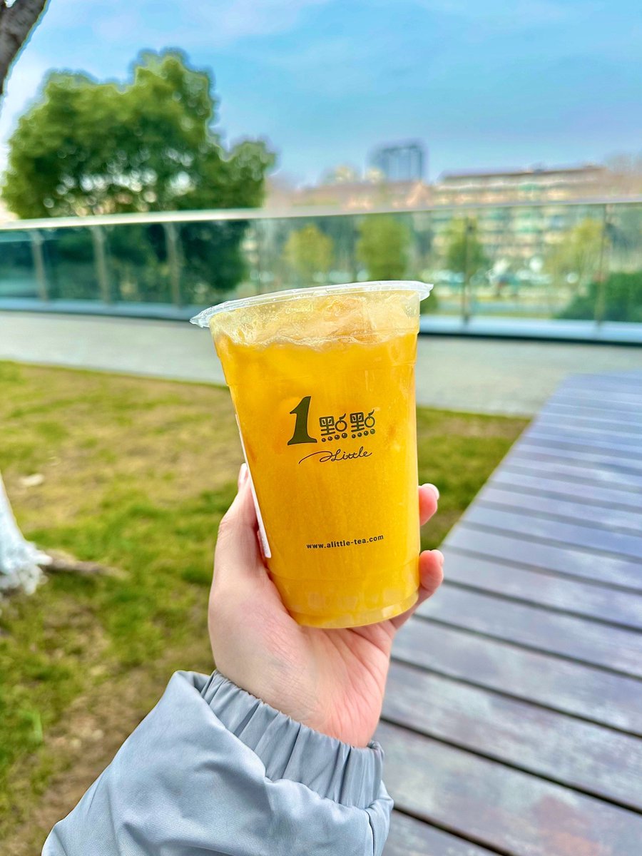 Kittendreamer1's tweet photo. Quick summer pick-me-up: Blend iced mango, a splash of coconut water u0026 a squeeze of lime! No added sugar, just pure fruity goodness. https://t.co/jIpa9e6AEh