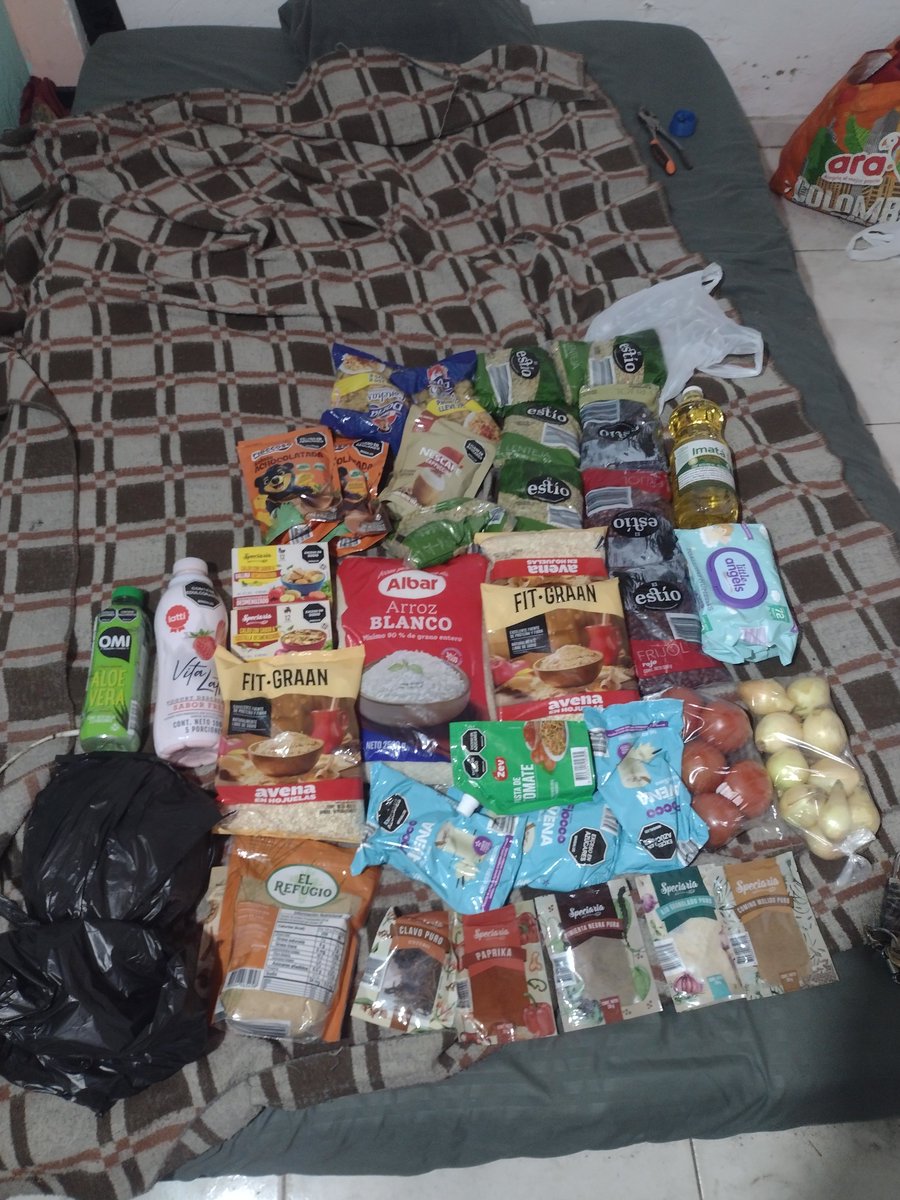 fallenmaster69's tweet photo. I love you Colombia please let me stay :')
Man this is 50$ of grocery in the city's D1 and fish and veggies from the street vendors. And there were 2 packs of American cigarettes in there.
In 2026 this much food for this cheap.
Speechless, priceless. 
Thank you so much, 150k cop https://t.co/7SQDB958vL