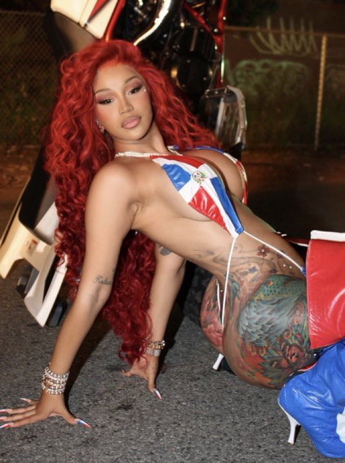 mel4ryupat's tweet photo. @iamcardib nothing hits harder than dat Dominican fit queen https://t.co/ZOkzTsgthD