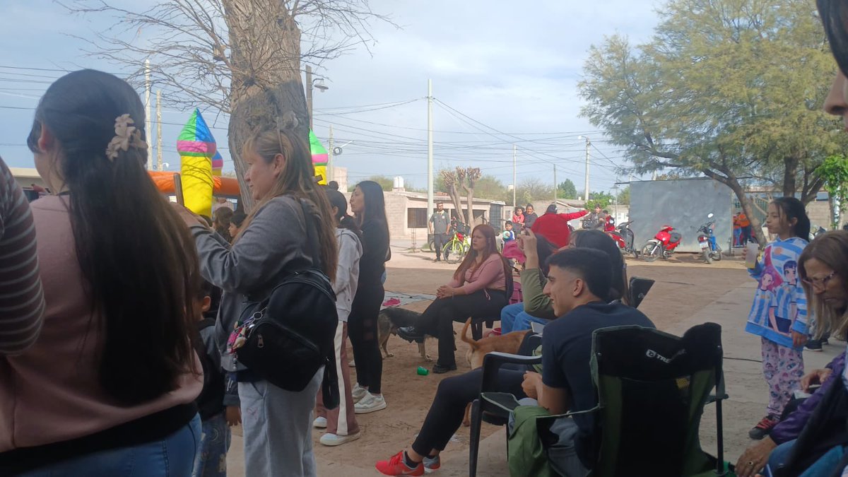 ErnestoHarry's tweet photo. También acompañamos a los niños en su día, por eso los Riojanos siguen apostando por @QuintelaRicardo y @TeresitaMadera https://t.co/FvM1ZTcZA7