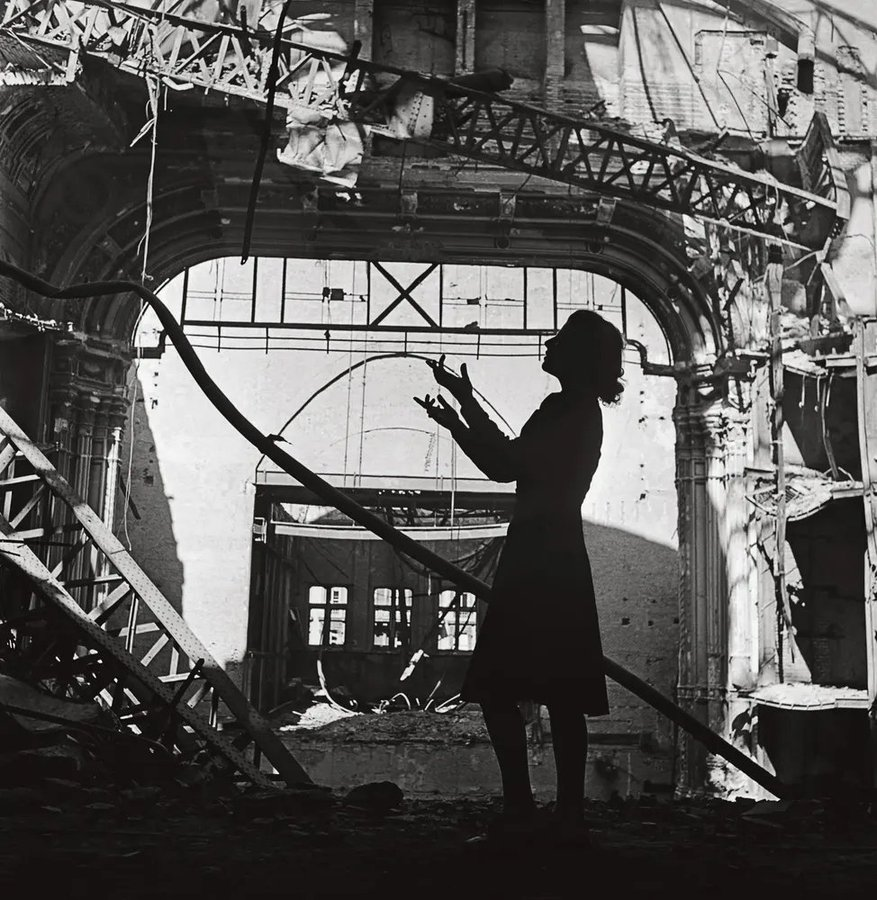twistopherrobin's tweet photo. #Photography #Monochrome #LeeMiller Irmgard Seefried sings an aria in Viennese ruins, 1945 https://t.co/ytIzHTFnWP