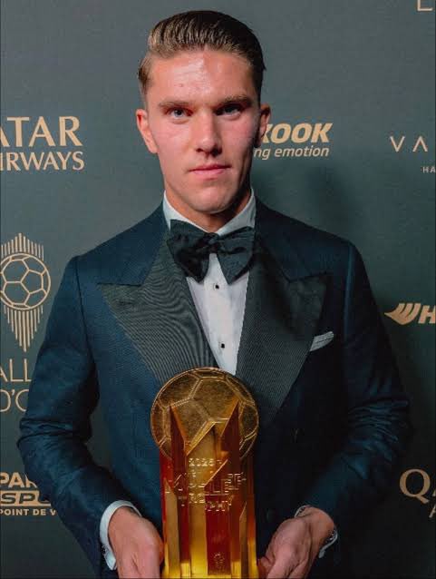 Ruflizzy's tweet photo. @Arsenal One Word For Gyokeres, The Ballon d’Or Best Striker Winner https://t.co/MGZwquRSa7