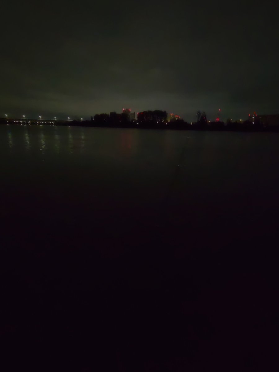 ajoxsixxx's tweet photo. ワンピース釣りに来たのに、何も釣れないしネズミの死体流れてくるし最後の一投でルアー2個しか持ってないのに引っ掛かって水中。 https://t.co/5srxBLQ15K