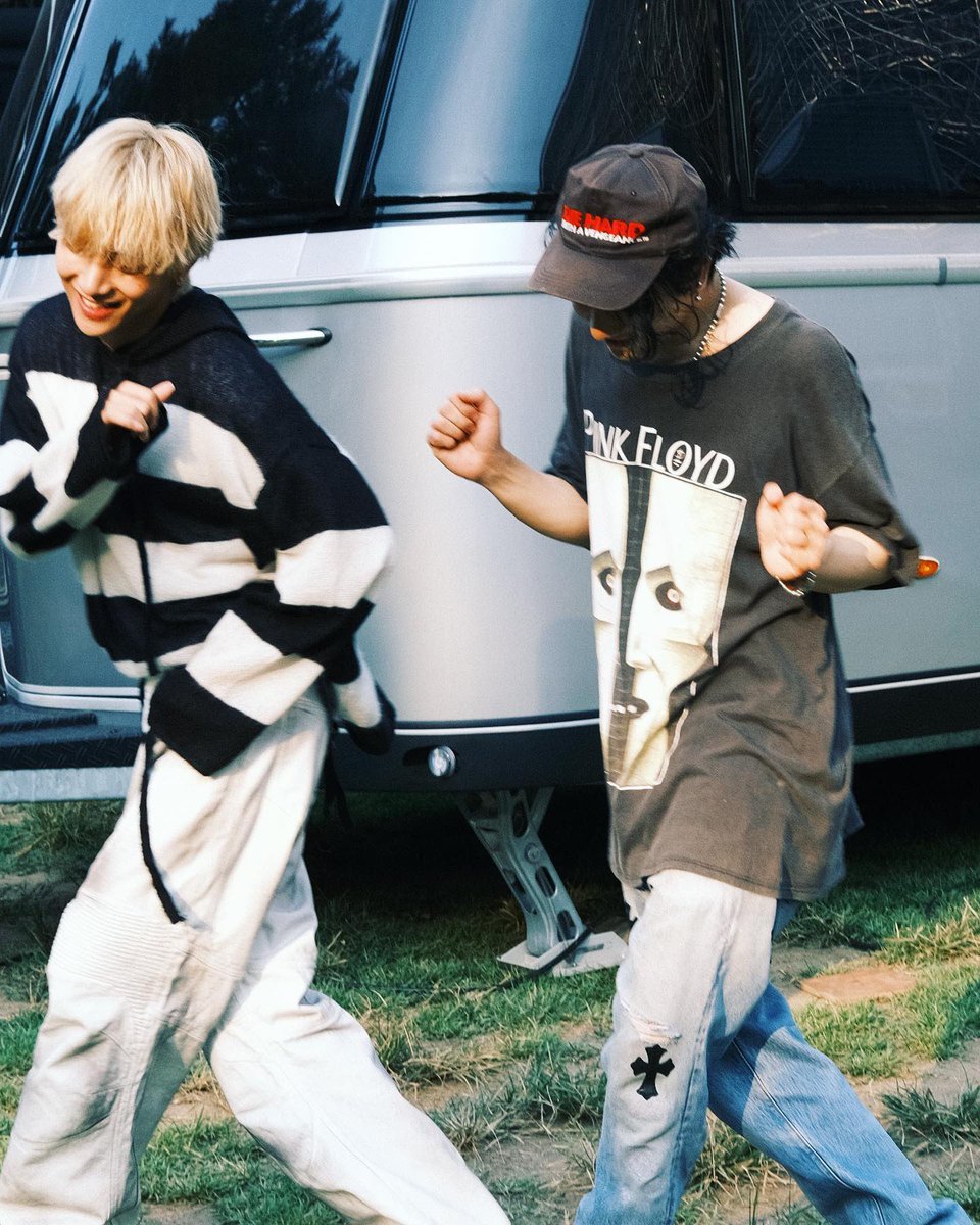 kvforever46's tweet photo. Happy birthday Park Hyo shin 🎂🎉🎊
Terima kasih sudah menjadi hyung yang menyayangi Taehyung kami 💜 https://t.co/1aH65V0h2w
