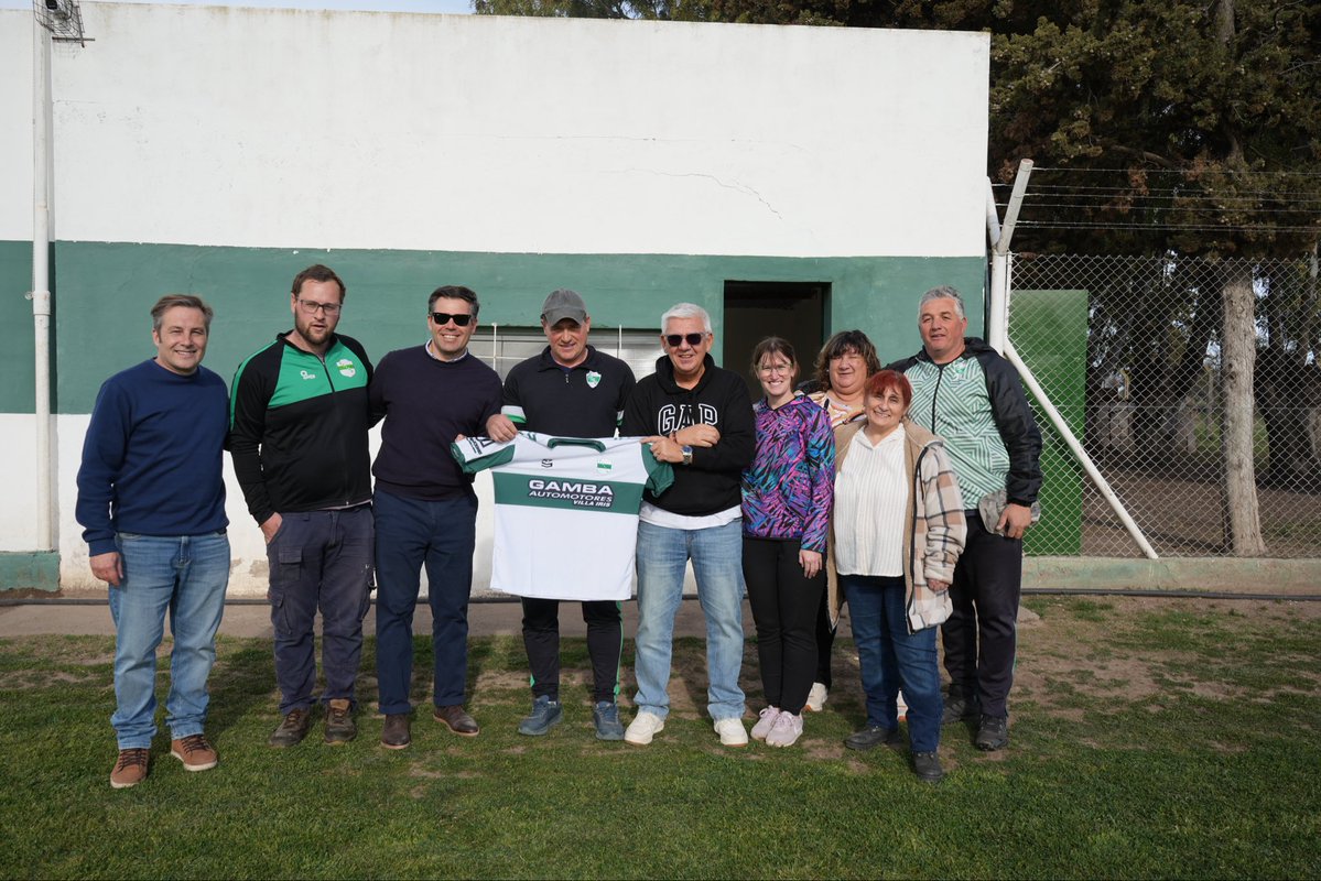 enriquedichiara's tweet photo. 📍Junto a nuestro referente Emi Tatarzicky estuvimos en #Darregueira, #Bordenave y #VillaIris recorriendo instituciones, compartiendo encuentros y entregando materiales:

🏫 CEC 802 y Escuela de Estimulación Temprana.
🫶 Talleres Protegidos Despertares e Incahuen.
⚽ Clubes: Argentino, Gimnasia y Esgrima, Darregueira, Unión de Bordenave, Rampla y Unión de Villa Iris.
🤝 Centro de Jubilados, Bomberos Voluntarios y Centro Tradicionalista El Jagüel.

Tres localidades del querido distrito de #Puan y sus comunidades compartiendo una misma convicción: el tejido de cada pueblo se fortalece en la solidaridad. Seguimos estando cerca, porque queremos una Provincia que crezca sin dejar a nadie fuera de la agenda 🙌

Gracias a cada una de las instituciones por abrirnos sus puertas y a Patricia Ibáñez, consejera escolar, por acompañarnos.