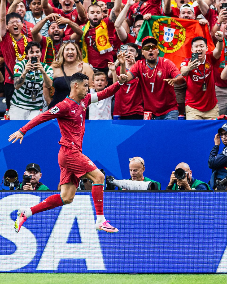 CRonaldoNews's tweet photo. The GOAT. 🇵🇹✨🐐 https://t.co/m2ZX5kyDjn