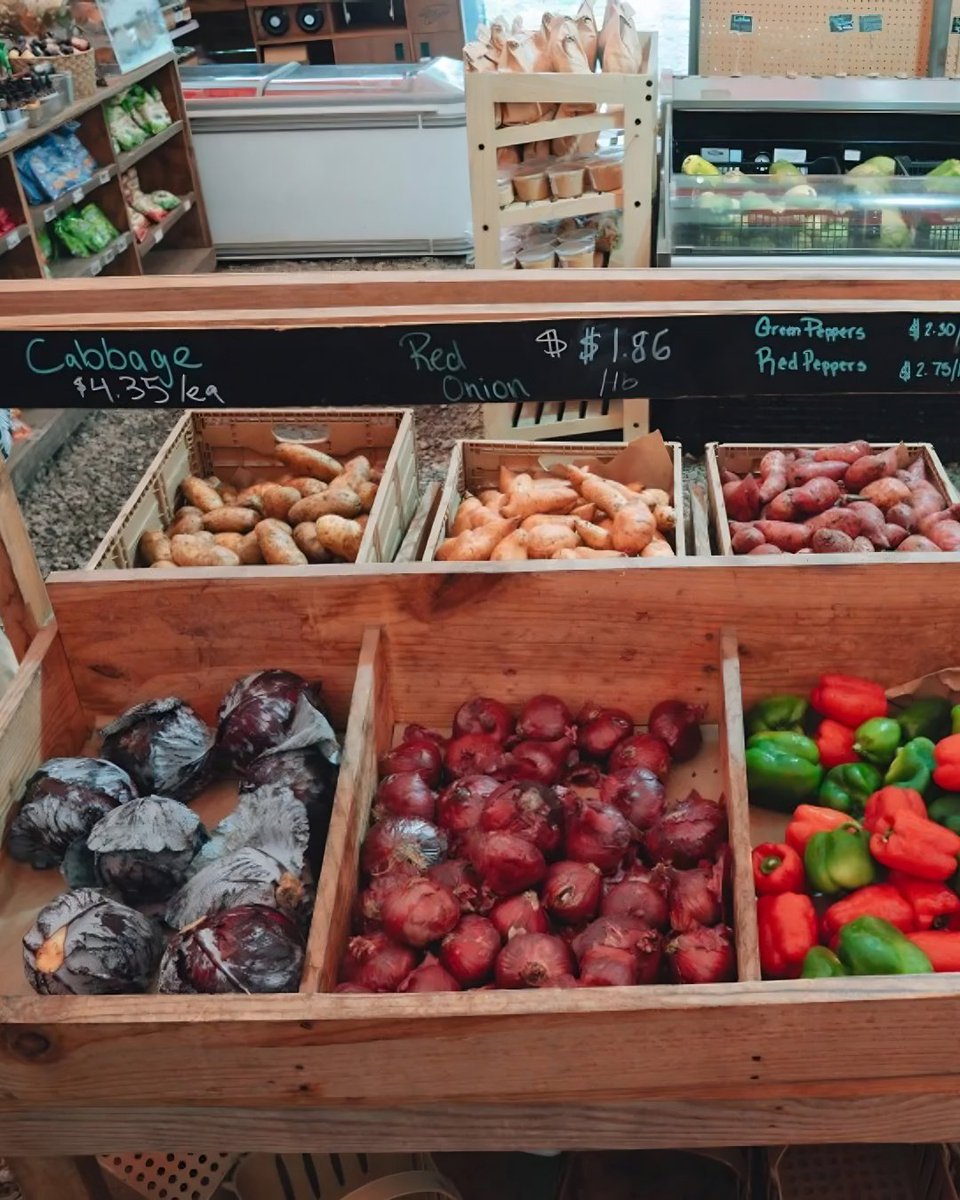 EBONY's tweet photo. @AtlantaHarvest has grown into Atlanta’s first Black-owned farmers market, bringing fresh food and greater access to families while making Black ownership more visible in agriculture... and when the farm was targeted by racism, the community showed up to protect what they built. 🖤