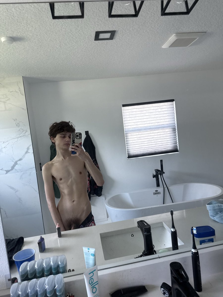 EvanKing101's tweet photo. Pic of the day …I just woke up 😭

#horny #nsfwtwt https://t.co/bu0ZesgxkO
