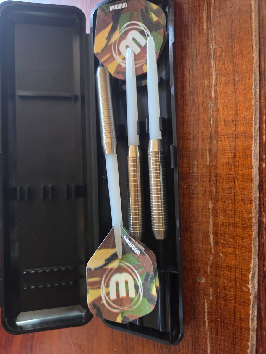 LitaChars's tweet photo. WINMAU brass darts bought on Yahoo Flea Market for 480 yen. My old 19g darts were tiring after repeated throws, but these 18g darts land remarkably close to where I aim, so I love them. https://t.co/0nggG0OzAy