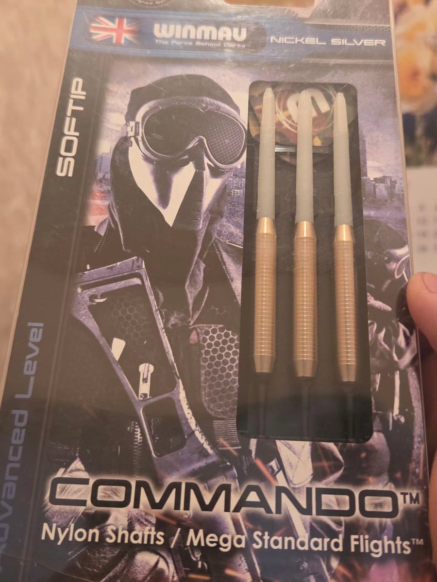 LitaChars's tweet photo. WINMAU brass darts bought on Yahoo Flea Market for 480 yen. My old 19g darts were tiring after repeated throws, but these 18g darts land remarkably close to where I aim, so I love them. https://t.co/0nggG0OzAy