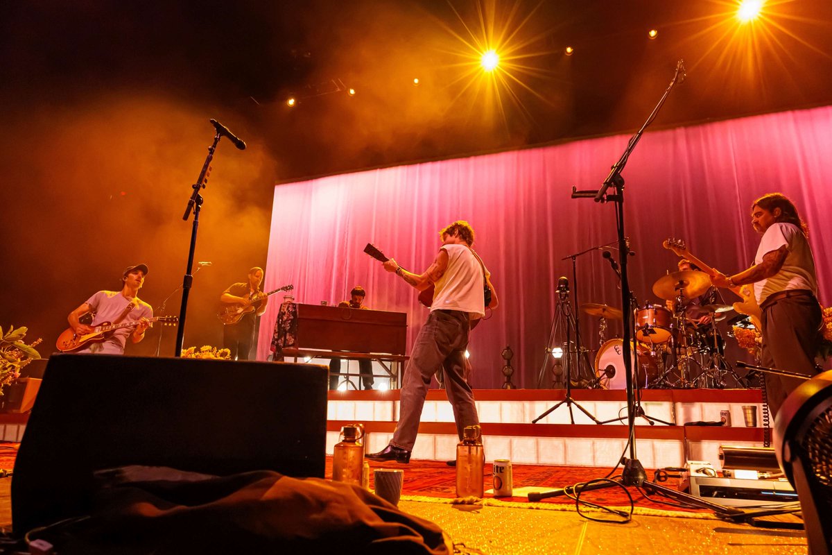 TheSchott's tweet photo. Ohio! @Caamp treated us so well Saturday night! What a night to remember😍⭐ @Arcy_Drive @SamFribush https://t.co/1b8X40QKjf