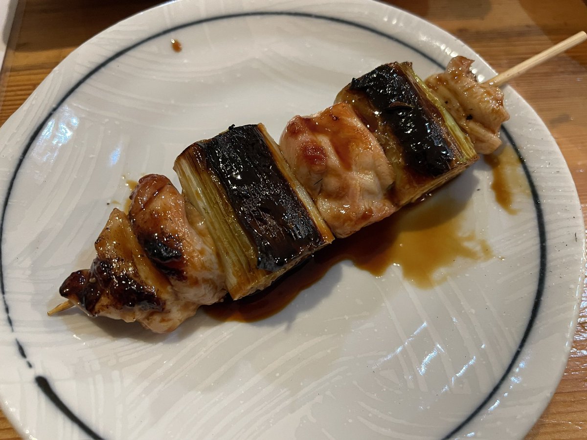 lunch_kun's tweet photo. 中野坂上グルメ
なべ屋
3,267円

平日18時お一人様で予約で入店
カウンター端っこ席はラッキー
ヤキトンのお店でメニューに目移りしちゃいます
一本からはいろいろ食べられてありがたい
味付は基本お任せです
焼き加減と味付けが上手でお酒のあてにぴったり
久しぶりのホッピーは悪酔い注意です https://t.co/pyVh42qYE6