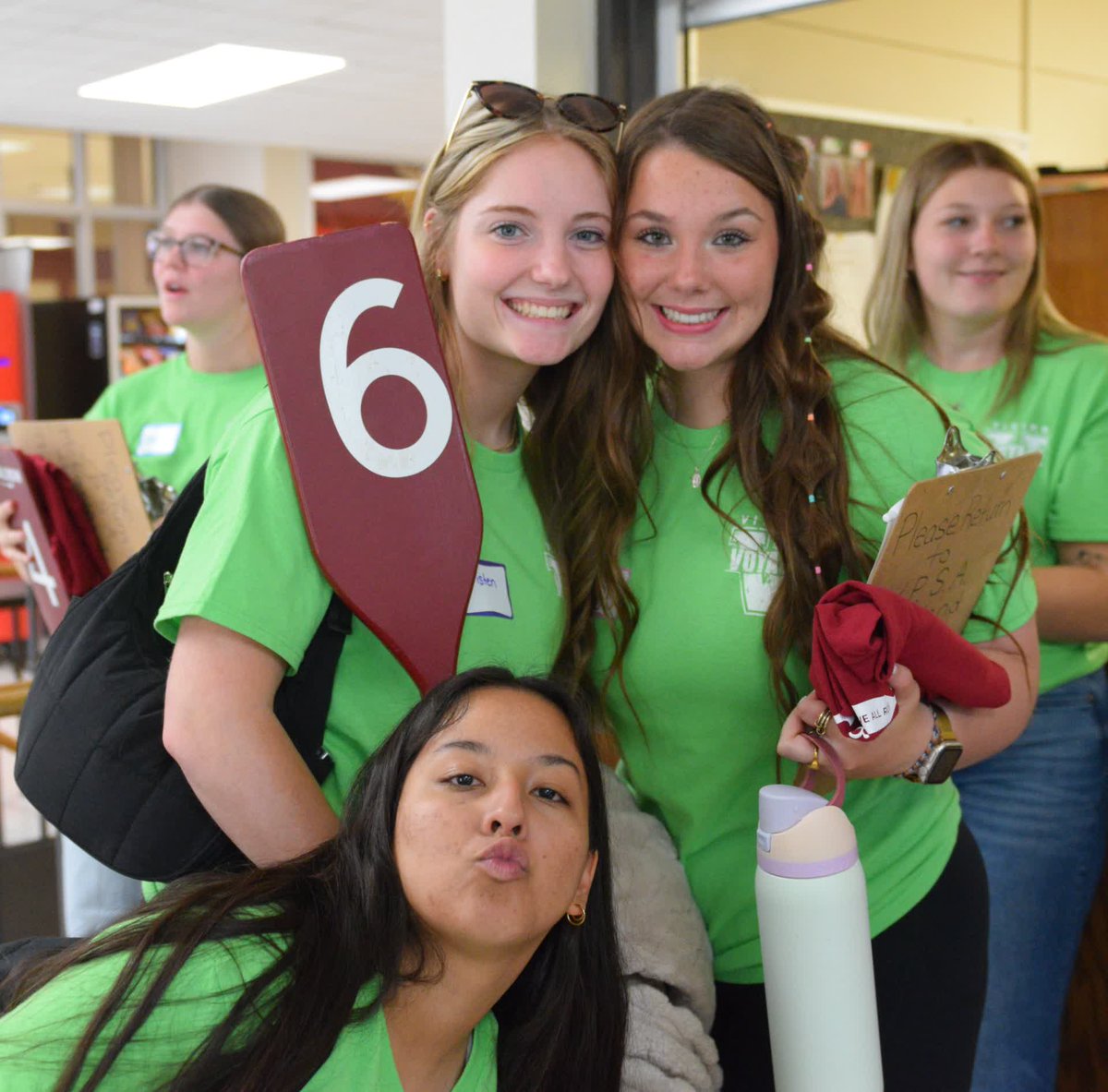 VCSU's tweet photo. The kids are alright. 👌 😁

📷 Find all the photos from Viking Voyage at https://t.co/GTVk5EhrJm

#VCSU #VCSUVikings #freshmen #VikingVoyage #WelcomeWeekend https://t.co/NPlTUyNURA