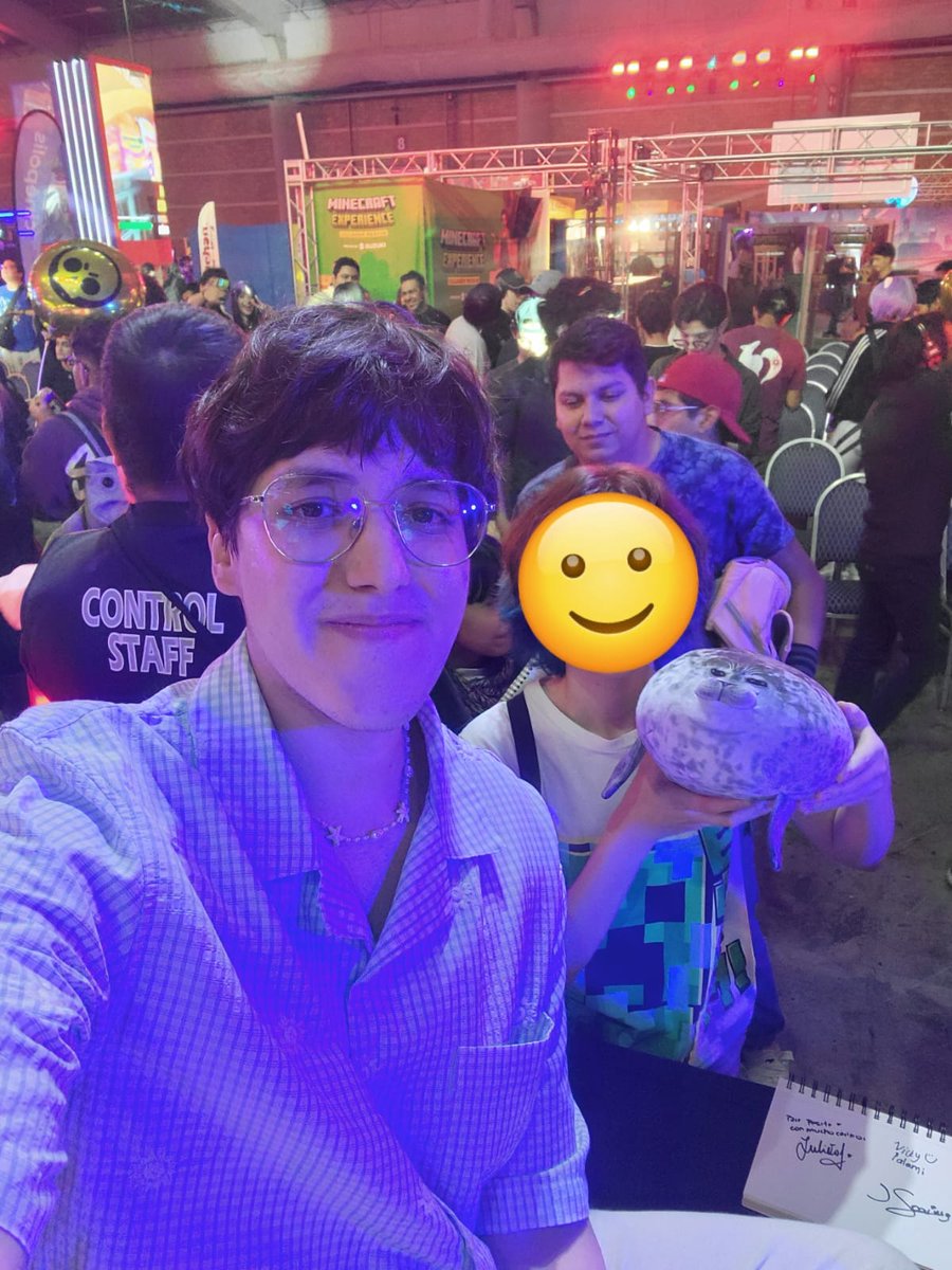 pasitagamer_123's tweet photo. Fotito con @Shadoune666 @vickypalami @RubikYT_ @Soaringchuu 
El mejor día de mi vida, todos muy buena gente :)
Increíble haberlos podido conocer fuera de la pantalla, aún no me la creo.
Y el torneo de pvp fue muy épico, gg. https://t.co/zY0OoSmt2t