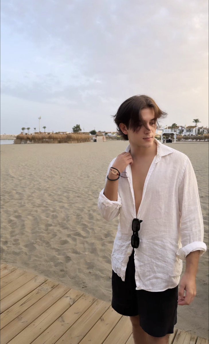 snoopyburu's tweet photo. IT’S JUST LIKE SEEING HIMMM FOR THE FIRST TIMEE AGAINNNNNN😭😭😭 https://t.co/biNgfqa8Ru