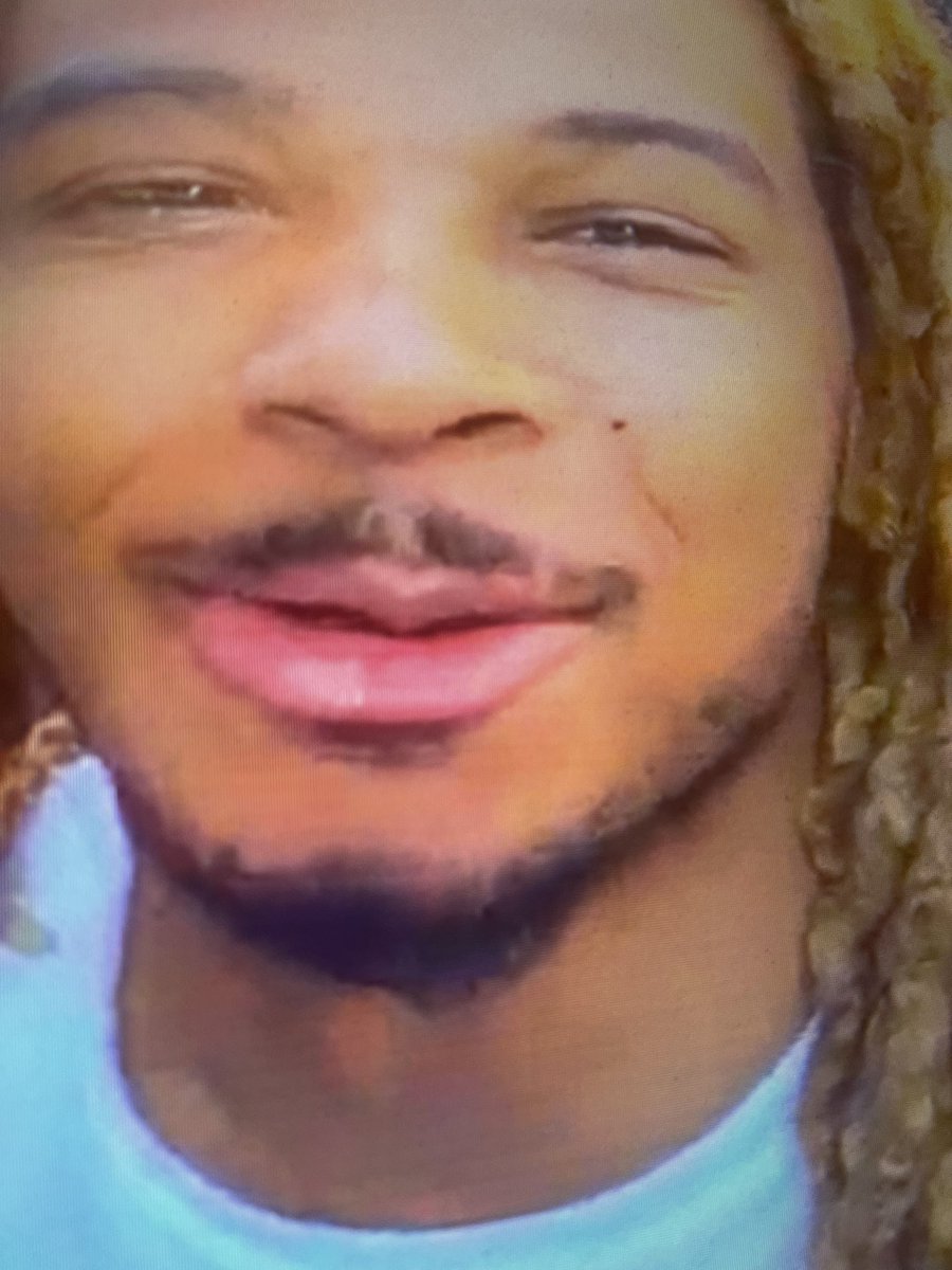 JohnnyDoe014's tweet photo. “NIGGA YEAHHHH” dude has the same white tee since the start of bau house that shit on its last legs https://t.co/foeouOFxIz