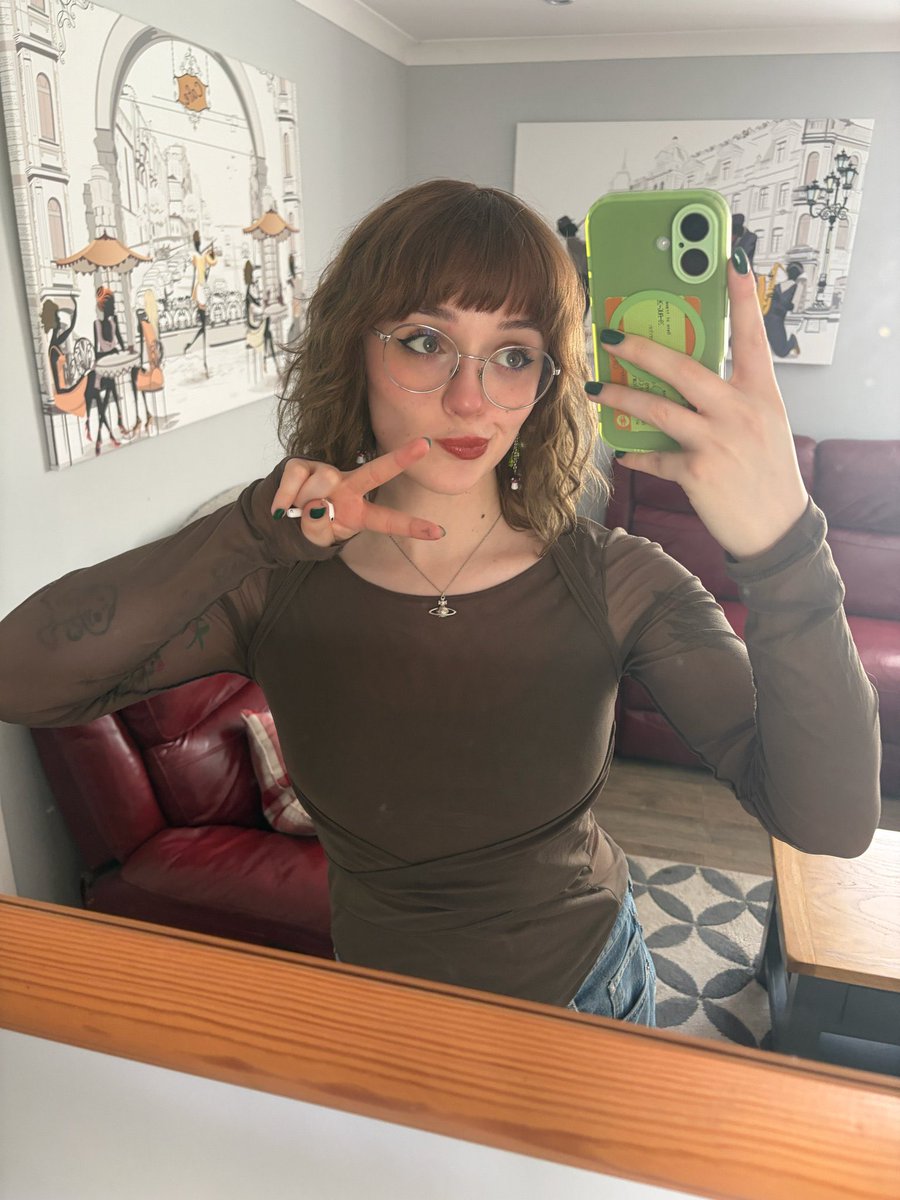 Emma5kj's tweet photo. Dressed up for family function https://t.co/dkhutWYfU7