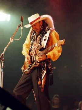 TheExtremeMusi1's tweet photo. Settle a bet for me.

Stevie Ray Vaughan or Eddie Van Halen

??? https://t.co/msFytakH4G