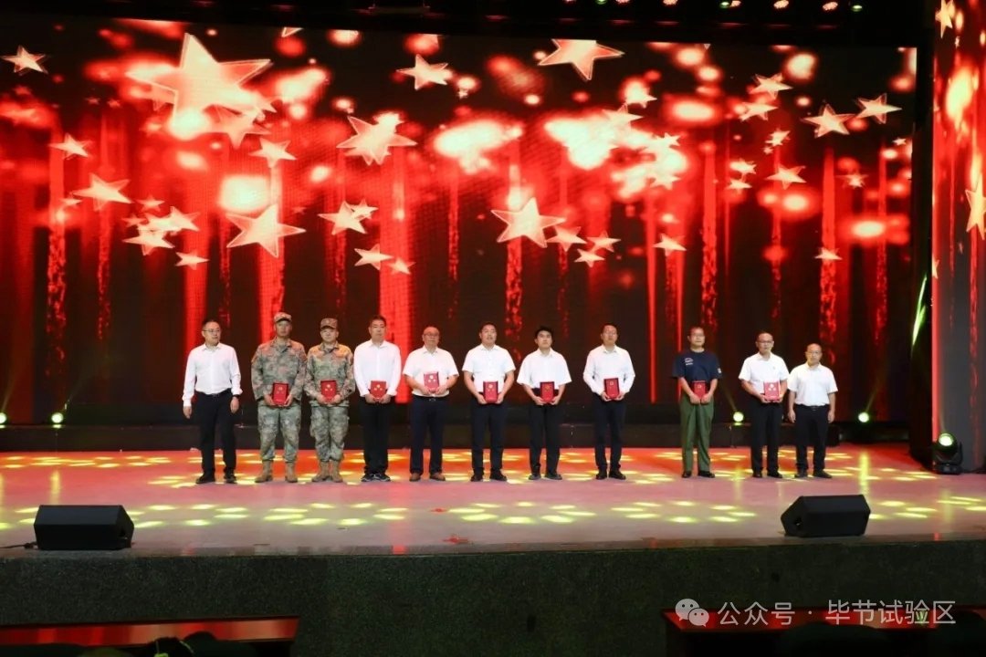 DMhuaxia1046's tweet photo. 8月31日上午，贵州省2026年“全民国防教育月”主题活动启动仪式（毕节市）分会场活动在省级爱国主义教育基地金沙县青少年活动中心举行，活动以“红色贵州・心系国防——忠诚铸魂・科技强基”为主题徐徐拉开了全市国防教育系列活动的帷幕。 https://t.co/qQFcXjG1zY