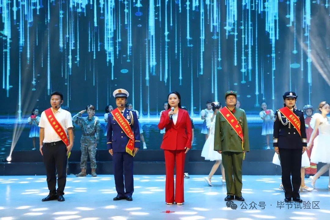 DMhuaxia1046's tweet photo. 8月31日上午，贵州省2026年“全民国防教育月”主题活动启动仪式（毕节市）分会场活动在省级爱国主义教育基地金沙县青少年活动中心举行，活动以“红色贵州・心系国防——忠诚铸魂・科技强基”为主题徐徐拉开了全市国防教育系列活动的帷幕。 https://t.co/qQFcXjG1zY