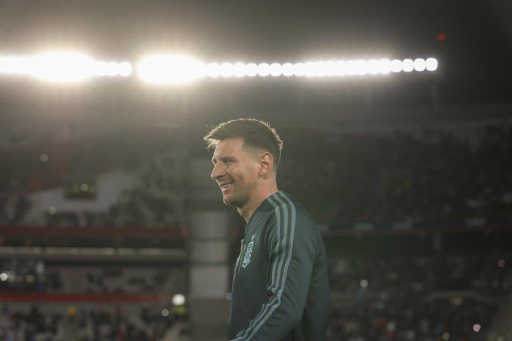 cris__ese's tweet photo. Ah, y recuerden 

Si Messi alguna vez perdió 1 (un) partido en el estadio de tu club, déjame decirte que sos un microbio https://t.co/2uFPRI9w8G