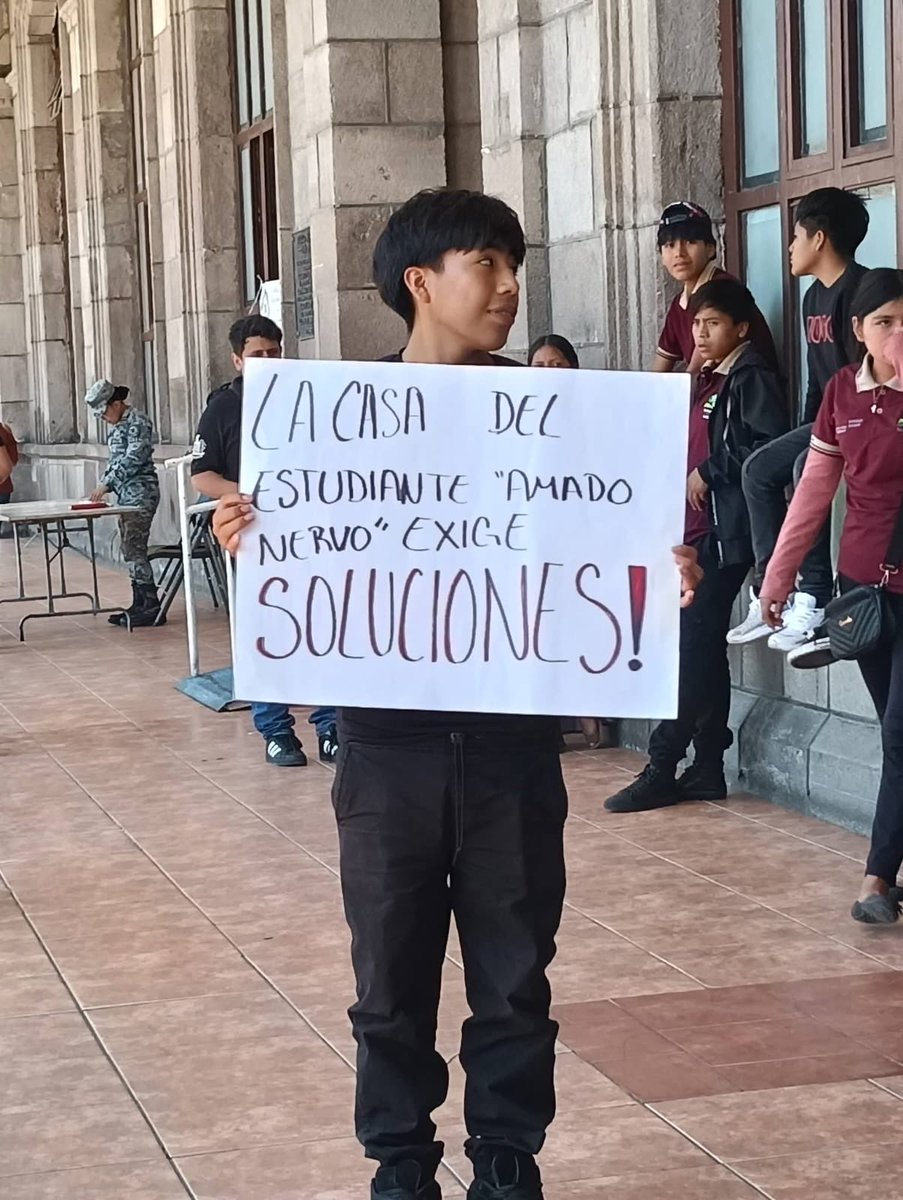 RojassVaal's tweet photo. 🚨 ¡8 años de lucha y seguimos sin respuesta! La Preparatoria Amado Nervo merece reconocimiento oficial y el derecho de sus estudiantes a continuar con su educación. ¡Exigimos intervención inmediata! ✊🏽

@SEPEN_NAY @MiguelANavarroQ
#NayaritasIgnoradosPorLaSEP https://t.co/FwT5wbakRk