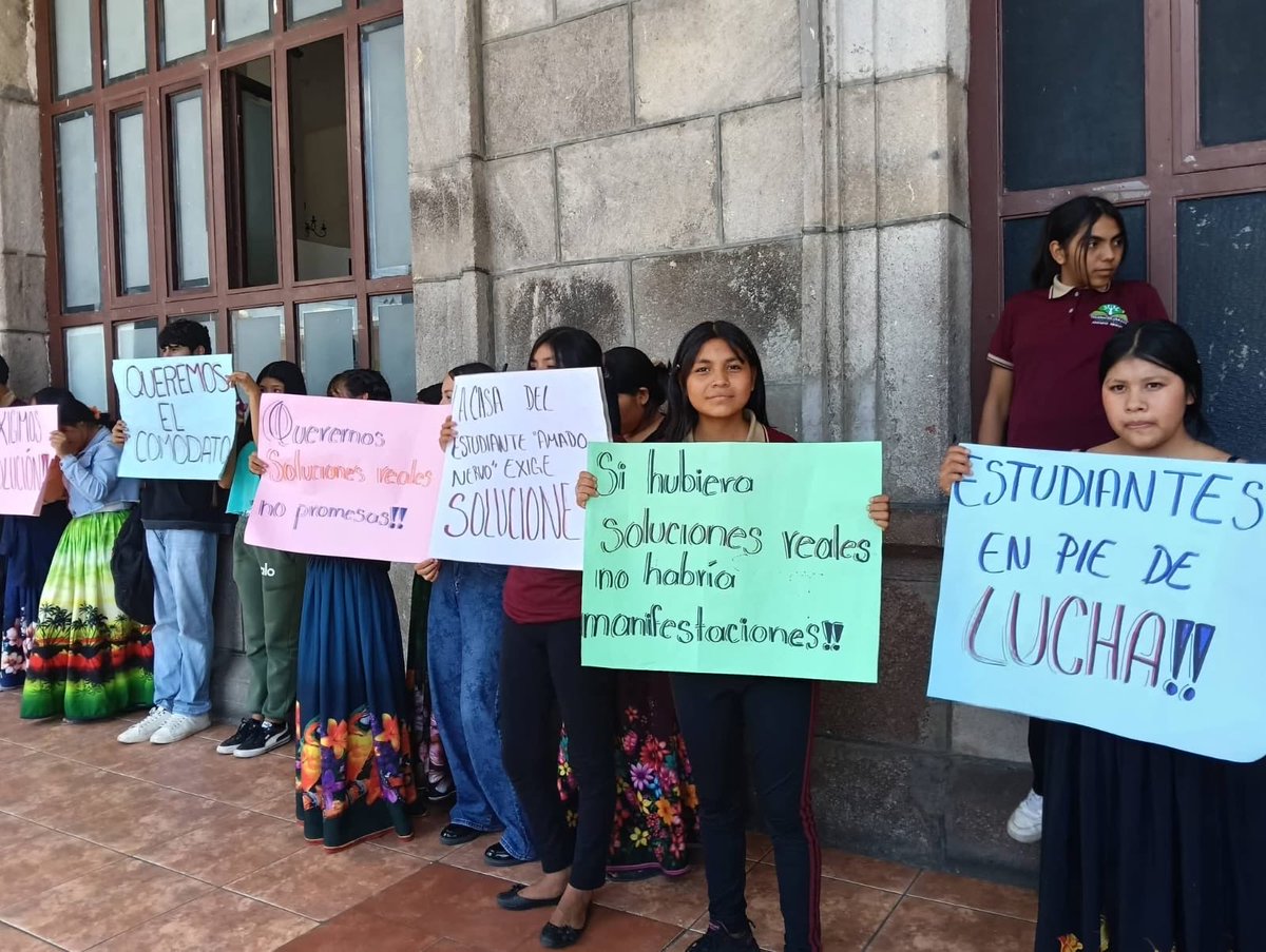 RojassVaal's tweet photo. 🚨 ¡8 años de lucha y seguimos sin respuesta! La Preparatoria Amado Nervo merece reconocimiento oficial y el derecho de sus estudiantes a continuar con su educación. ¡Exigimos intervención inmediata! ✊🏽

@SEPEN_NAY @MiguelANavarroQ
#NayaritasIgnoradosPorLaSEP https://t.co/FwT5wbakRk
