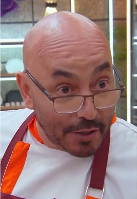 TeamPeloteros's tweet photo. Top chef empieza ahora! 
Que pasaría en la cocina? 👨🏻‍🍳🤔

#ChefLupilloRivera
#TopChefVIP5
#Telemundo https://t.co/8ajUNz4EYA