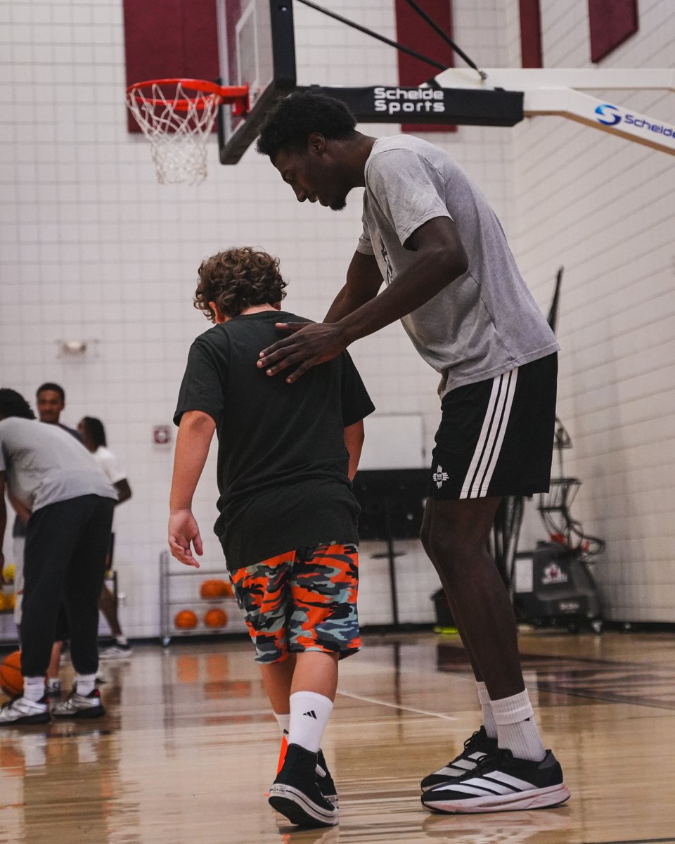 NMStateMBB's tweet photo. Had a blast with our friends - and families - from Memorial Medical Center during our skills clinic 🏀

Always great to have some future ballers in the gym 🤠

#AggieUp https://t.co/gu69BJmQx6
