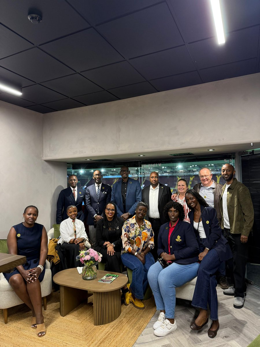 BusingyeJohns's tweet photo. A full VR Box, great energy &amp; passion for Aston Villa. A very Visit Rwanda space, &amp; a truly warm welcome. Such a cool first home game experience!  

Tough battle on the pitch, stuff to review in training, but, certainly, a promising Season. 

#UpTheVilla
#VisitRwanda https://t.co/VuwsKghR27