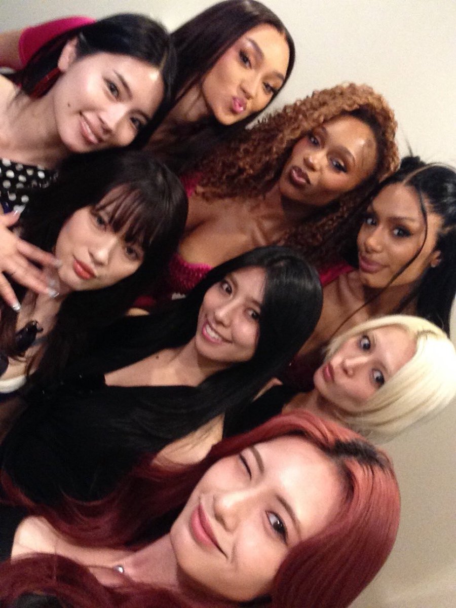 PopBase's tweet photo. f5ve and FLO stun together in new photo. https://t.co/29prpDfN3o