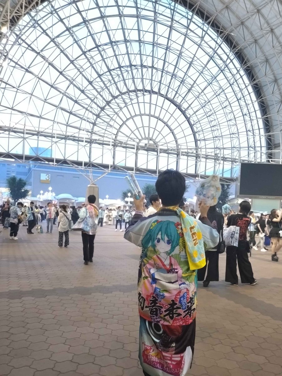 Sajiro_Ichikawa's tweet photo. 昨日は初音ミクさんお誕生日でした!
おめでとうございます!

超歌舞伎で共演して以来
ボカロにさらに沼り
ついにお仕事の合間を縫って
初マジミラに行ってきました

ずっと涙が止まりませんでした

初音ミクさん!また超歌舞伎の舞台でご一緒できる日を心待ちにしております

#初音ミク誕生祭2026 https://t.co/jElSmstJbK
