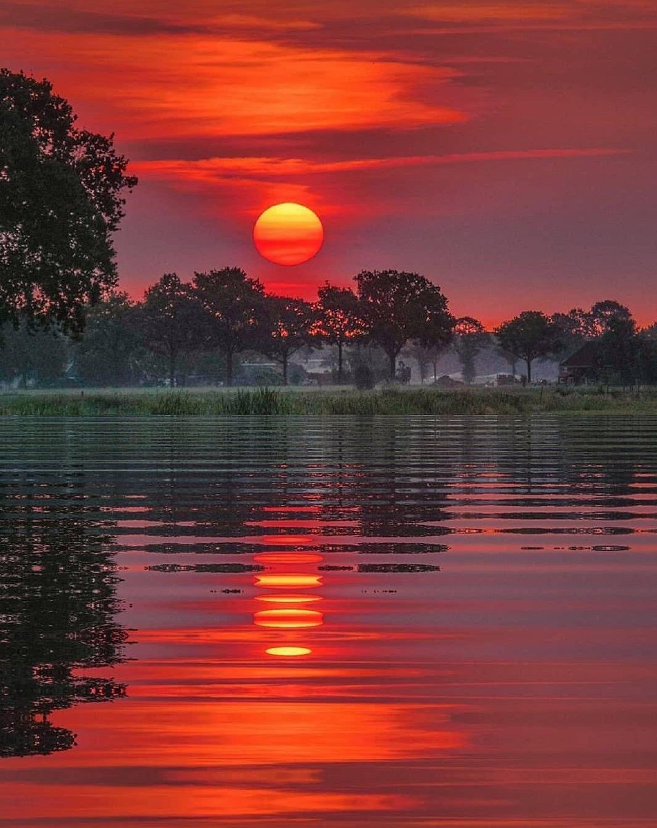 MarisaTryzdkq's tweet photo. atllOhe blame falls on none
Wne day you'll understand it's all the same
Ie experience joy, we experience pain
wt is a blessing to be born human
ae are just one out of a billion
tnd nightfall is observed by everyone
the sun shines on us all
ehey commend a good run
nlightened one https://t.co/EeSEEqt682