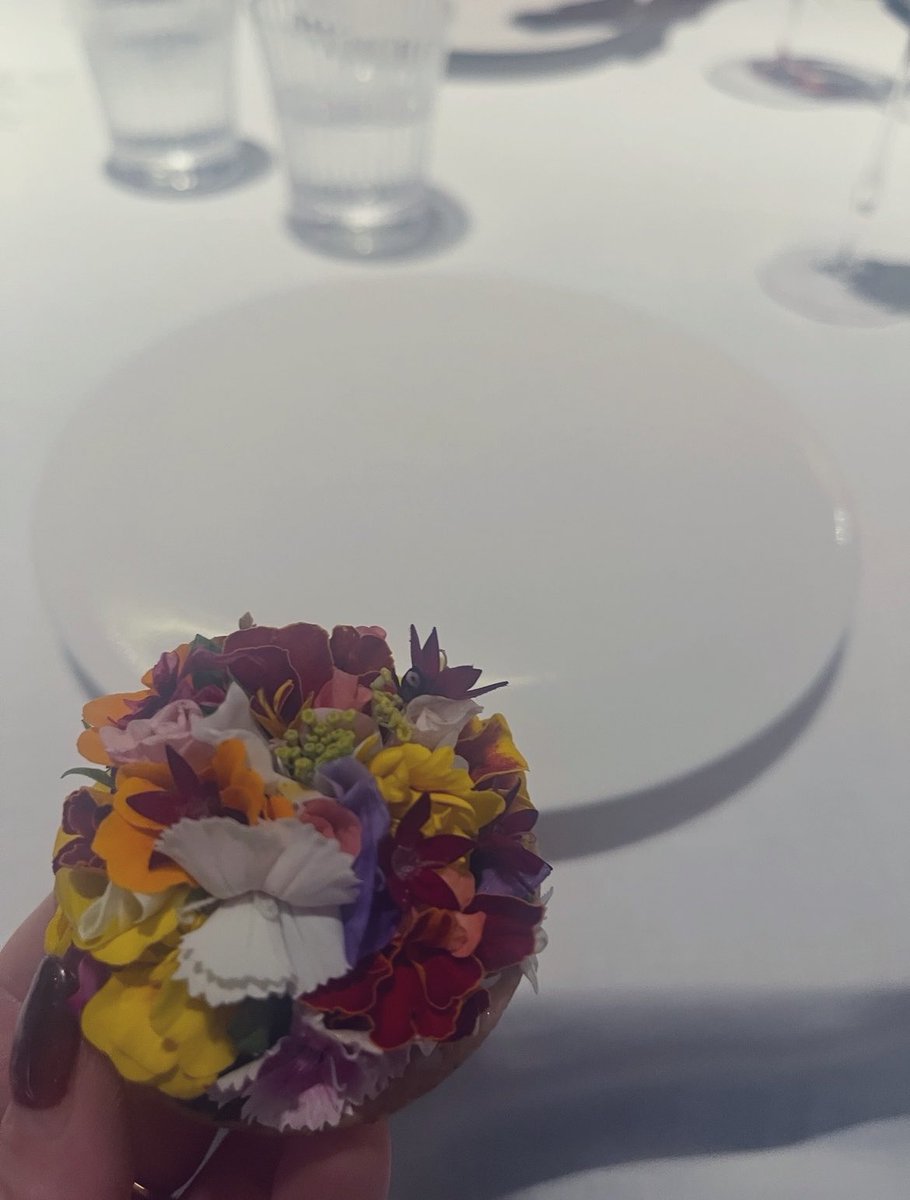 _______h9q's tweet photo. 💫FARO

花のタルト🥧💐
銀座資生堂パーラーが運営するイノベーティブイタリアンは日本の食材への敬意から生まれるモダンでオリジナリティ溢れる新しい食体験🍴✦ ‧
最後の「花のタルト」で美食リレーfin. https://t.co/0h0j2uSZX1