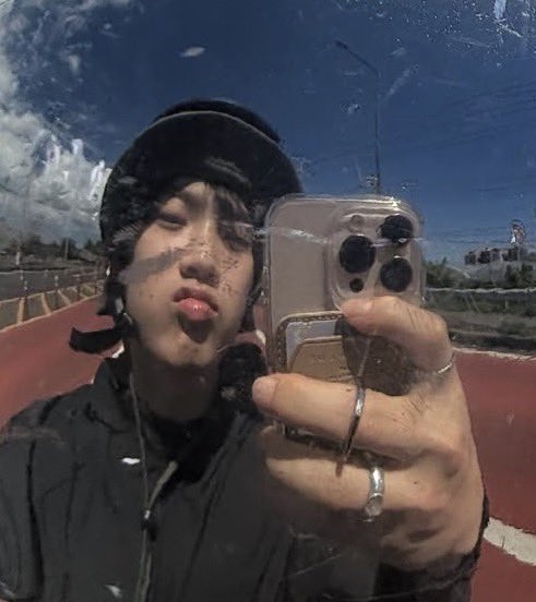 udonn0070's tweet photo. 오리입술이 따로 없네 https://t.co/Z2t7RIMJRN